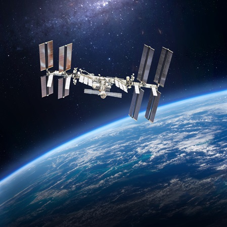 Stazione spaziale internazionale. La ISS in orbita intorno al pianeta Terra